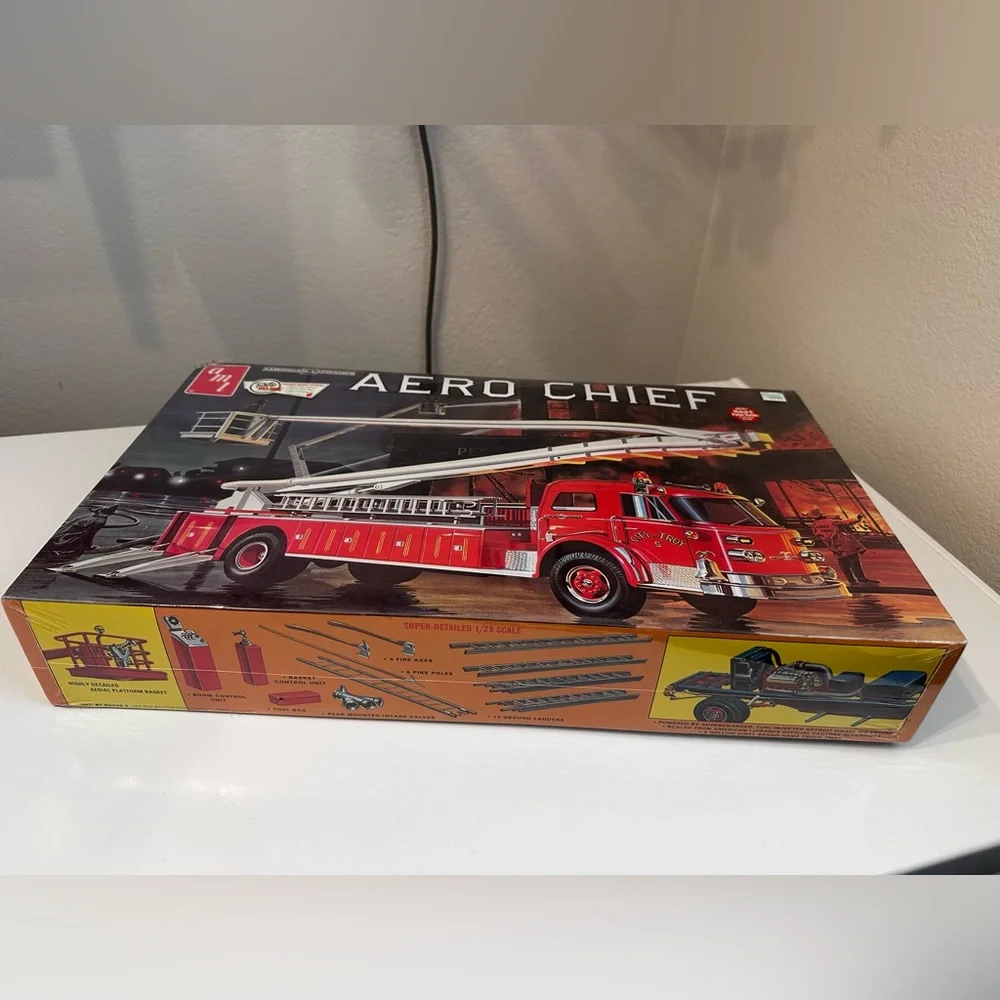 Red Fire Truck model - Picture 7 of 8